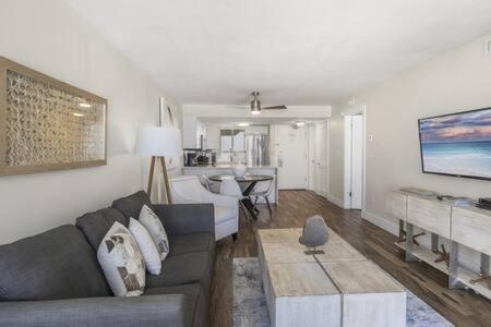 The Scallop By Brightwild-Beachfront Condo เดสติน ภายนอก รูปภาพ
