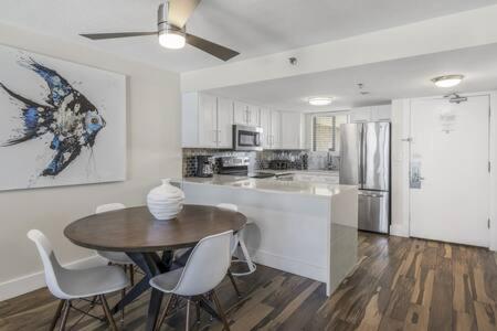 The Scallop By Brightwild-Beachfront Condo เดสติน ภายนอก รูปภาพ